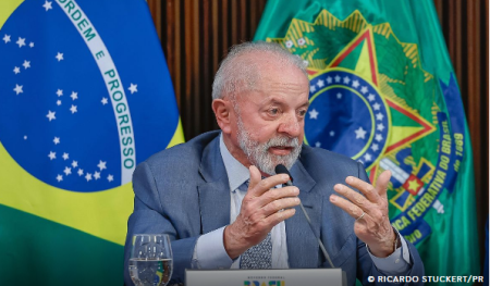 Lula estÃ¡ no Chile e participa de reuniÃ£o sobre defesa da democracia