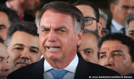 Moraes dÃ¡ 24 horas para Bolsonaro explicar uso de redes sociais