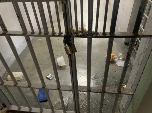 Homem usa muleta de pessoa com deficiência para agredi-la na Praça 9 de Julho, em Presidente Prudente