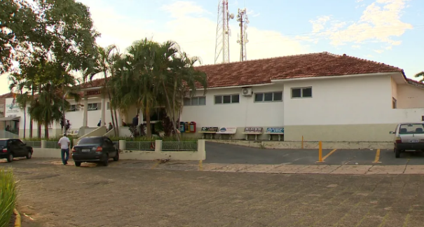 Dupla é esfaqueada em ponto de ônibus e suspeito é preso em flagrante, em Santo Anastácio