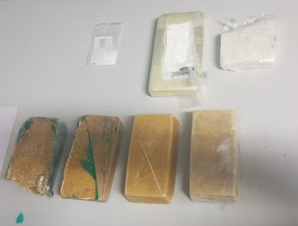 Após saltar muro e tentar fugir por terreno baldio, homem é preso com crack e cocaína no Jardim Cambuci, em Presidente Prudente