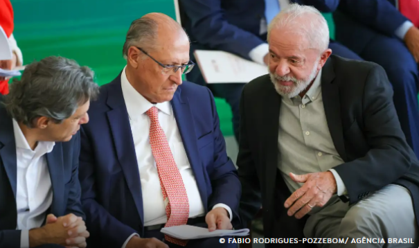 Governo vai trabalhar para reverter taxação dos EUA, diz Alckmin