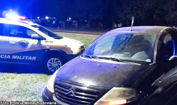 Motorista abordado em veículo com queixa de furto é multado por embriaguez e licenciamento vencido