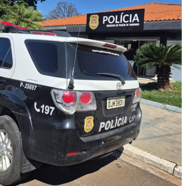 Mulher suspeita de stalkear e ameaçar atual de ex-namorado tem celular apreendido para investigações em Anhumas