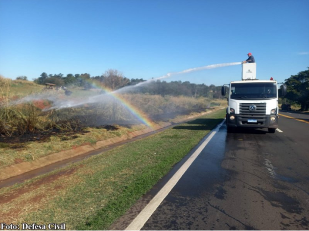 Defesa Civil de Bastos atende nova ocorrência de incêndio em vegetação na SP-457