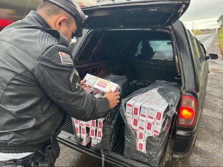 FiscalizaÃ§Ã£o apreende mais de R$ 50 mil e 2 mil maÃ§os de cigarros contrabandeados do Paraguai em ParapuÃ£
