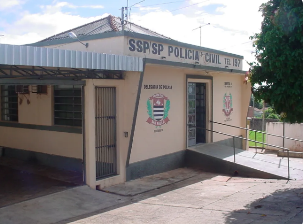 Homem ameaça esposa de morte, agride vítima com chutes e acaba preso por violência doméstica em Piquerobi