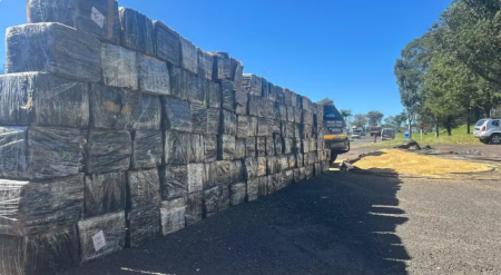 Homem Ã© preso com trÃªs toneladas de maconha na Rodovia Comandante JoÃ£o Ribeiros de Barros, em Irapuru