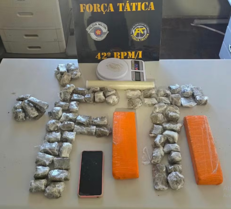 Com 67 porÃ§Ãµes de maconha escondidas em guarda-roupa, adolescente Ã© apreendido em Presidente Venceslau