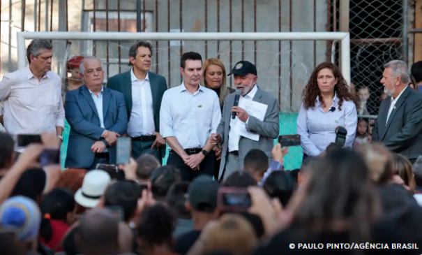 Na Favela do Moinho, Lula assina acordo habitacional para moradores