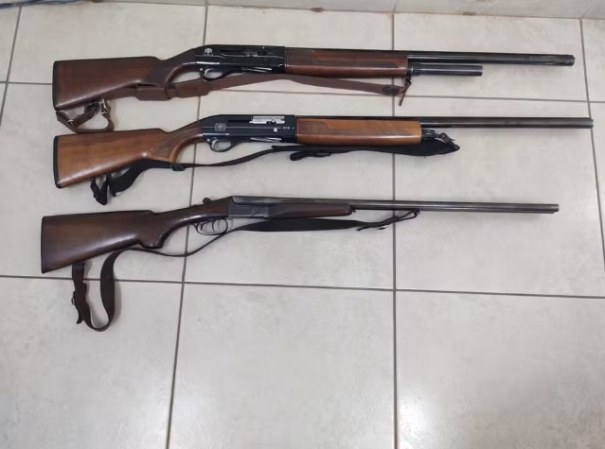 Fiscalização apreende três espingardas e multa idoso de 65 anos, em Anhumas