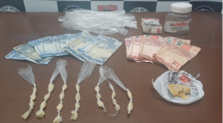 Homem Ã© preso por trÃ¡fico de drogas em casa desabitada no bairro Vila IndÃºstria em TupÃ£