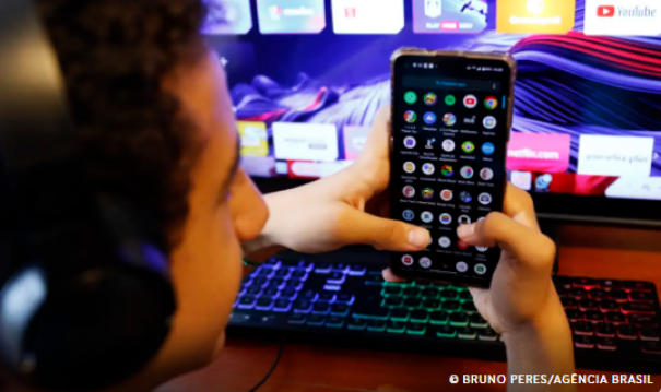 Consulta pública sobre regulação de redes sociais vai até o dia 17