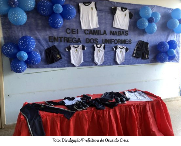 Prefeitura de Osvaldo Cruz entrega kits de uniformes escolares a todos os alunos da rede municipal