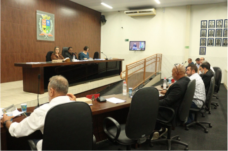 CÃ¢mara de OC aprova projeto para manter BÃ­blia no plenÃ¡rio e mantÃ©m veto do Executivo sobre reajuste do vale-alimentaÃ§Ã£o do Legislativo