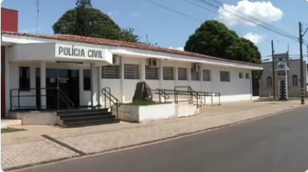 Mulher Ã© presa suspeita de matar homem a facadas em Guararapes Policiais militares foram acionados atÃ© uma casa, onde a vÃ­tima foi encontrada com f