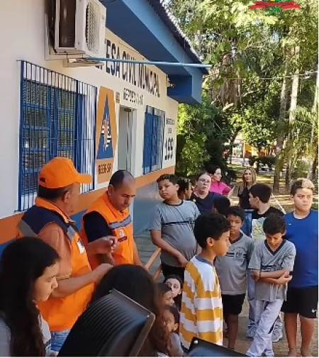 Alunos da EE. Dom Bosco visitaram a sede da Defesa Civil de Osvaldo Cruz