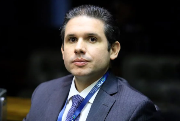 Pacote do governo para substituir alta do IOF deve ter 'reação muito ruim' no Congresso, diz Motta