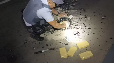 Passageiro de Ã´nibus esconde carga de cocaÃ­na dentro de tambor de piche asfÃ¡ltico, mas acaba preso em flagrante em Presidente EpitÃ¡cio
