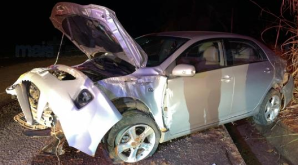 Casal fica ferido em acidente entre carro e caminhão na SP-425 em Rinópolis