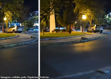 Mulher sofre ferimentos apÃ³s veÃ­culo colidir com contra Ã¡rvore em TupÃ£