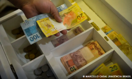 Portabilidade de consignado para CLT entre bancos comeÃ§a a valer