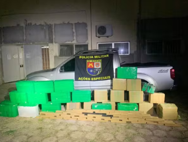 Com mais 750kg de maconha em caminhonete, dupla entra em confronto com a Polícia Militar, mas acaba presa em Pirapozinho