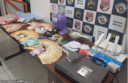 ForÃ§a TÃ¡tica prende trÃªs e apreende cocaÃ­na, maconha e crack em TupÃ£ (SP)