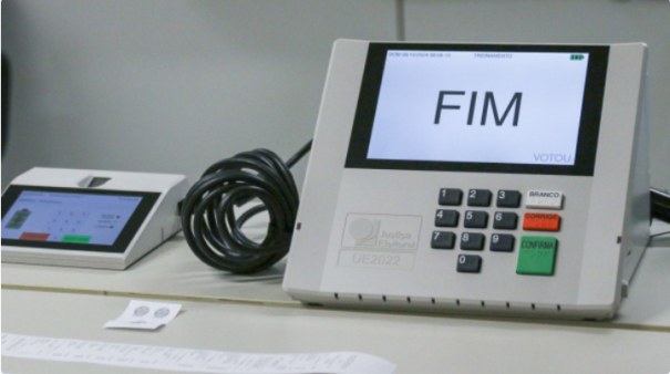 CCJ do Senado aprova fim da reeleição, mandatos de cinco anos e eleições unificadas