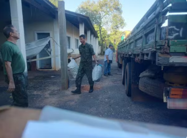 Com mais de 2.800kg de carvão de árvores nativas dentro de caminhão estacionado, idoso é multado em R$ 3,3 mil, em Dracena