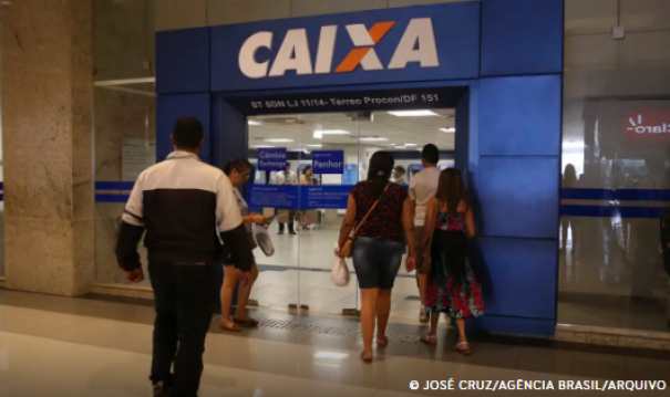 Caixa libera abono salarial para nascidos em maio e junho