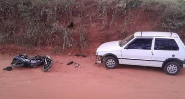 Colisão entre carro e motocicleta deixa duas pessoas feridas na Estrada Mário Covas, em Dracena