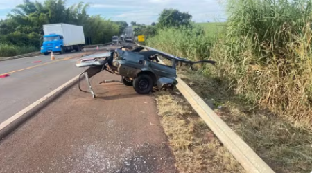 Duas pessoas morrem em colisÃ£o entre carro e carreta na Rodovia Assis Chateaubriand, em Estrela do Norte