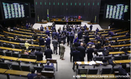 CÃ¢mara aprova projeto que amplia nÃºmero de deputados federais