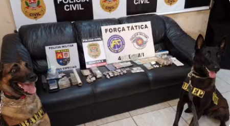 Em operaÃ§Ã£o de combate ao trÃ¡fico de drogas, quatro homens sÃ£o presos nos bairros Jardim Renascer e Alto do Mirante, em Presidente EpitÃ¡cio