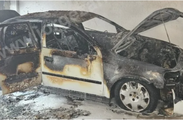 Veículo estacionado em garagem é destruído por incêndio