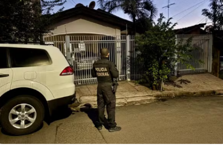 PolÃ­cia apreende computadores na casa de homem durante operaÃ§Ã£o contra abuso sexual infantil em AraÃ§atuba