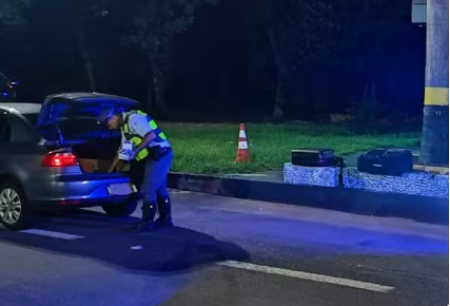 Com mais de 160 aparelhos celulares sem documentaÃ§Ã£o fiscal, motorista Ã© preso e produtos sÃ£o apreendidos em Presidente EpitÃ¡cio