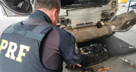 Mulher Ã© presa transportando 20 kg de pasta base de cocaÃ­na no interior de SP