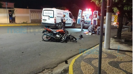 Dois motociclistas ficam feridos com gravidade em colisÃ£o no centro de TupÃ£