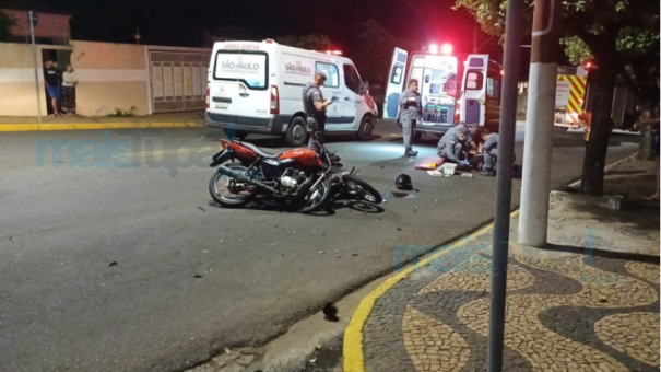 Dois motociclistas ficam feridos com gravidade em colisão no centro de Tupã