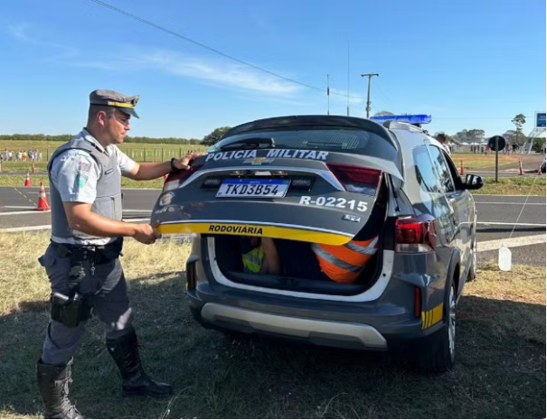 Homens exigem pagamento de estacionamento à motoristas, fazem ameaças e acabam detidos por extorsão em Regente Feijó