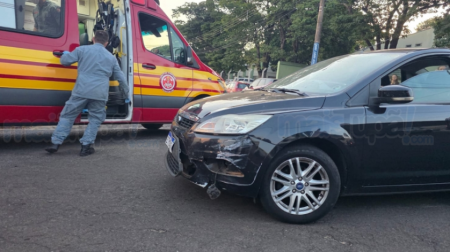 Motociclista fica gravemente ferida em acidente na Avenida dos UniversitÃ¡rios