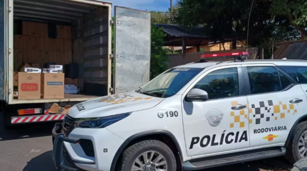 Polícia Rodoviária apreende quase 50 mil maços de cigarros sem nota fiscal no interior de SP