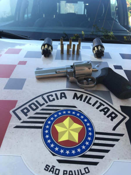 PM prende homem por porte ilegal e disparo de arma de fogo em via pÃºblica em Osvaldo Cruz