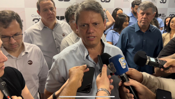 Governador Tarcísio inaugura creche em Parapuã e comenta cenário político e projetos para o Estado