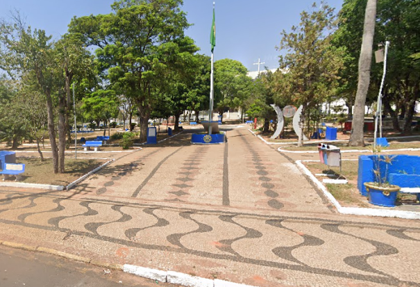 Osvaldo Cruz inaugura decoração natalina com acendimento das luzes e apresentação