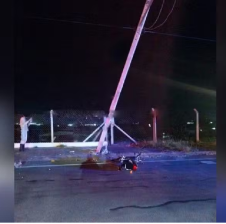 Motociclista fica gravemente ferido apÃ³s colisÃ£o contra poste em Presidente Prudente