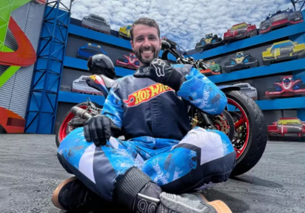 Piloto de Adamantina morre após acidente em show de manobras no Beto Carrero World