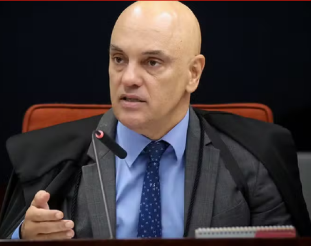 Ministro Moraes vota para manter prisão preventiva de Jair Bolsonaro no STF